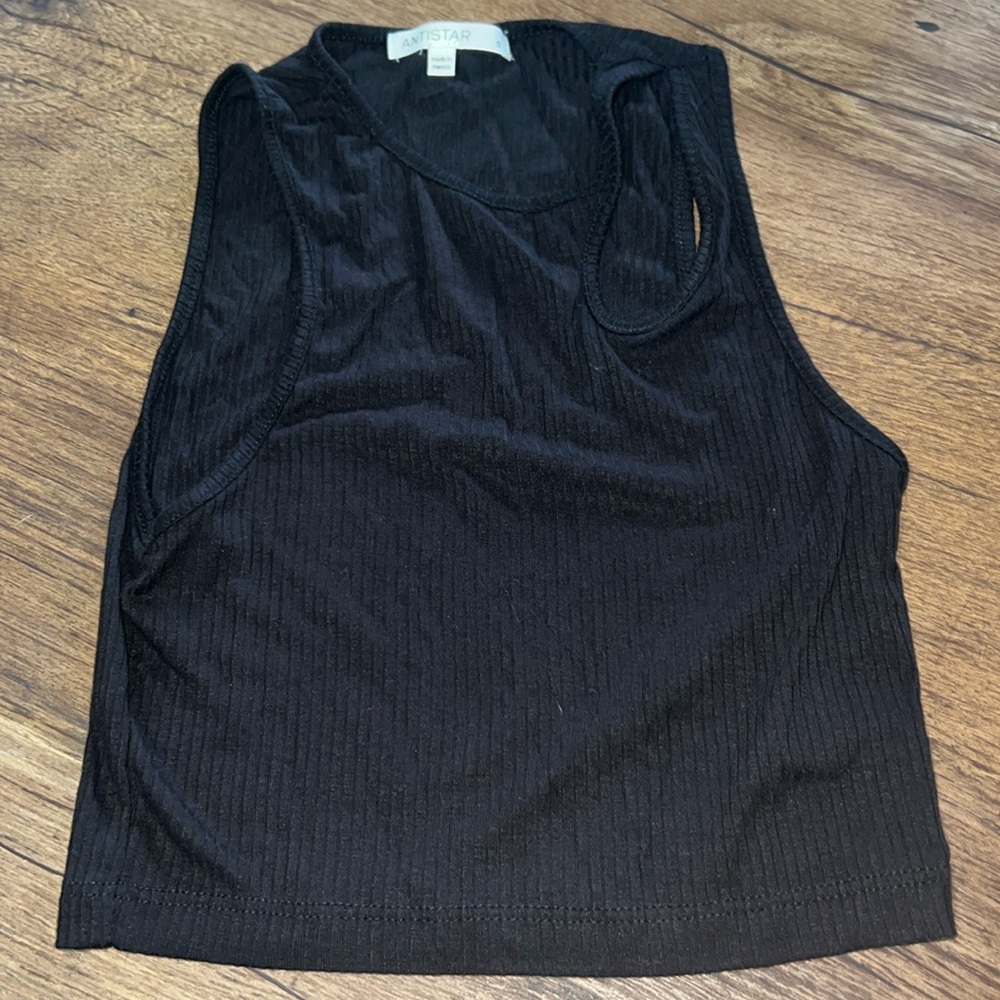 black crop top